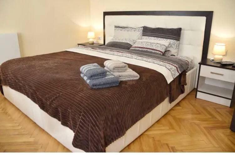 White Rooms On City Center Лвив Екстериор снимка