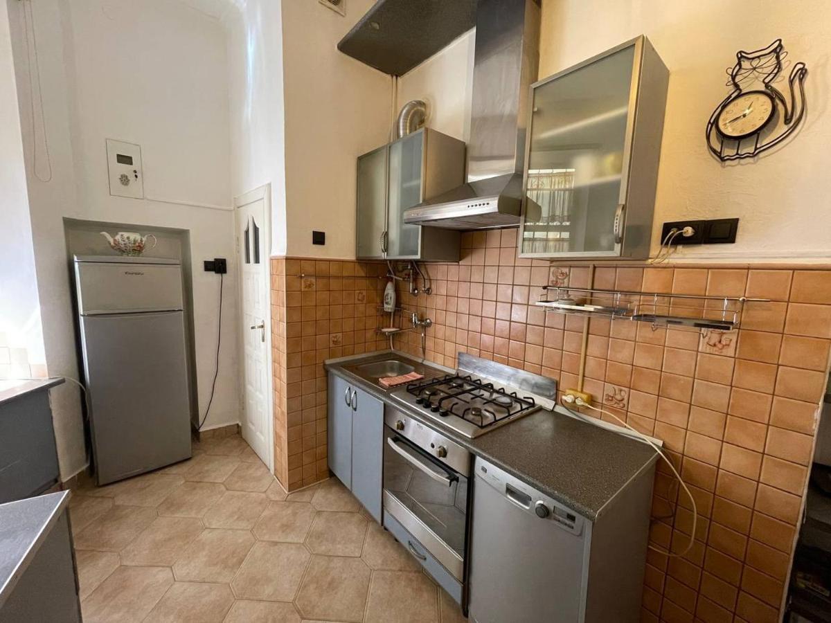 White Rooms On City Center Лвив Екстериор снимка