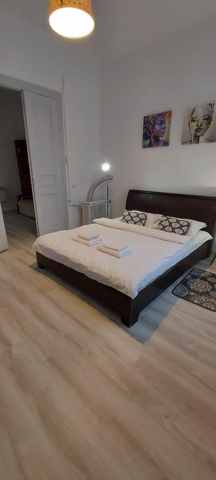 White Rooms On City Center Лвив Екстериор снимка