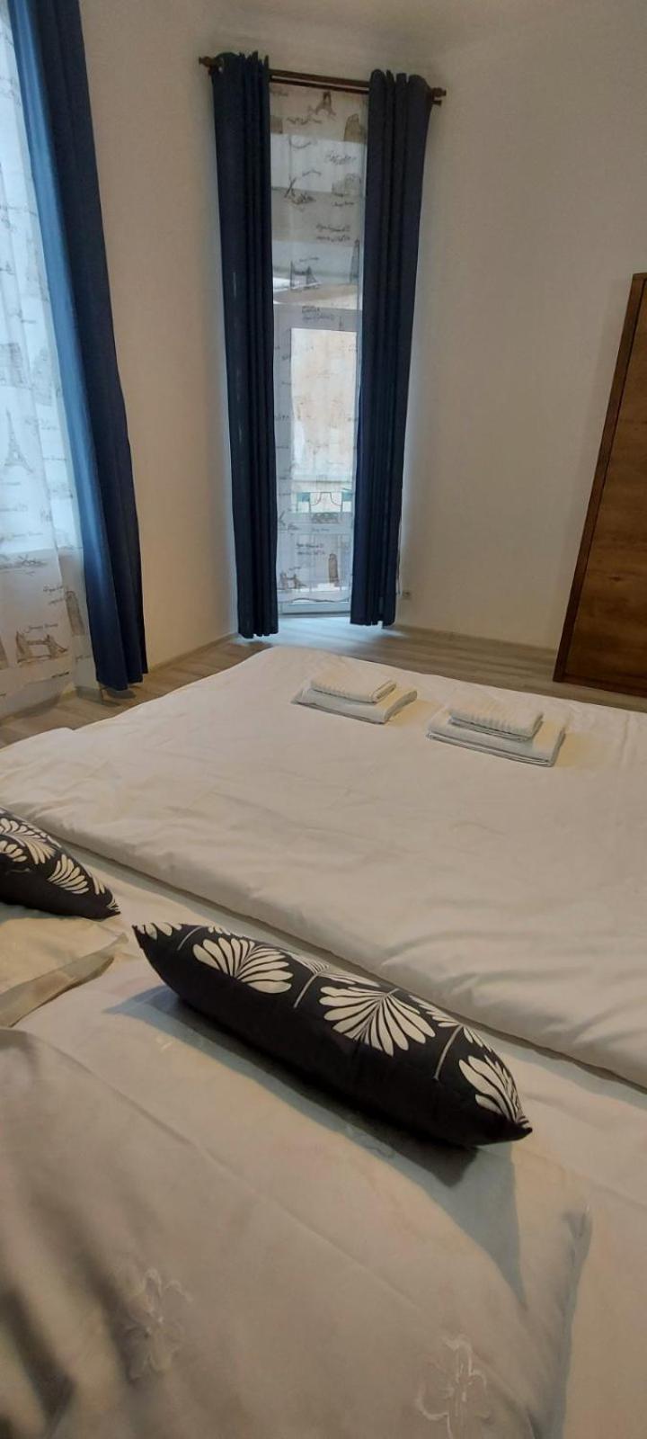 White Rooms On City Center Лвив Екстериор снимка