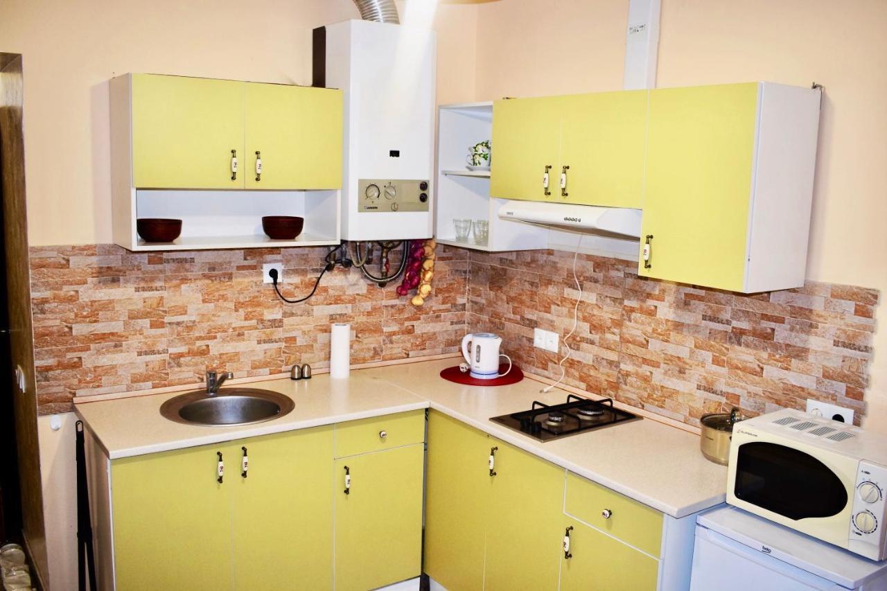 White Rooms On City Center Лвив Екстериор снимка